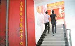 山东首创利用虚拟场景检验党性，党员戴VR眼镜答